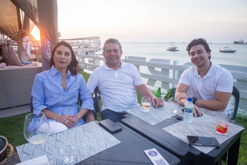 Quinta a Bordo - Nathália Castro comanda a animação no Iate Clube de Fortaleza