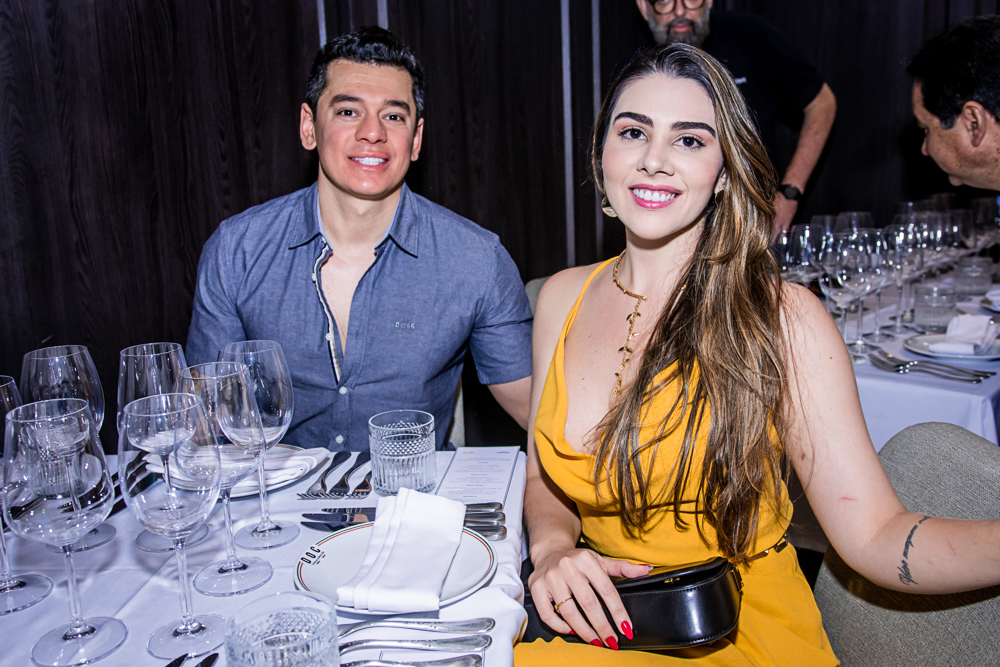 Tiago Macêdo E E.g. White