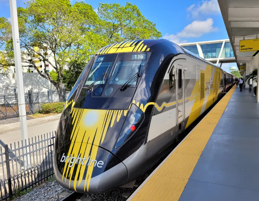 Trem de alta velocidade liga Miami a Orlando em três horas