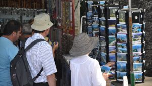 Turistas Gastos De Estrangeiros No Brasil Souvenirs Foto Mtur