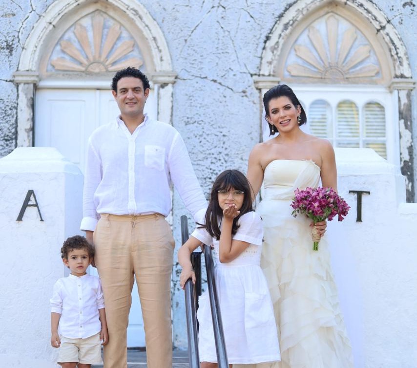 Thais e Helder Moreno Filho renovam seus votos matrimoniais em uma celebração intimista