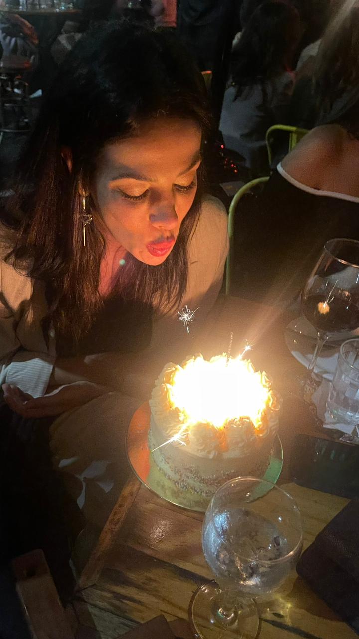 Carla Brasil celebra B-day em SP rodeada de bons amigos