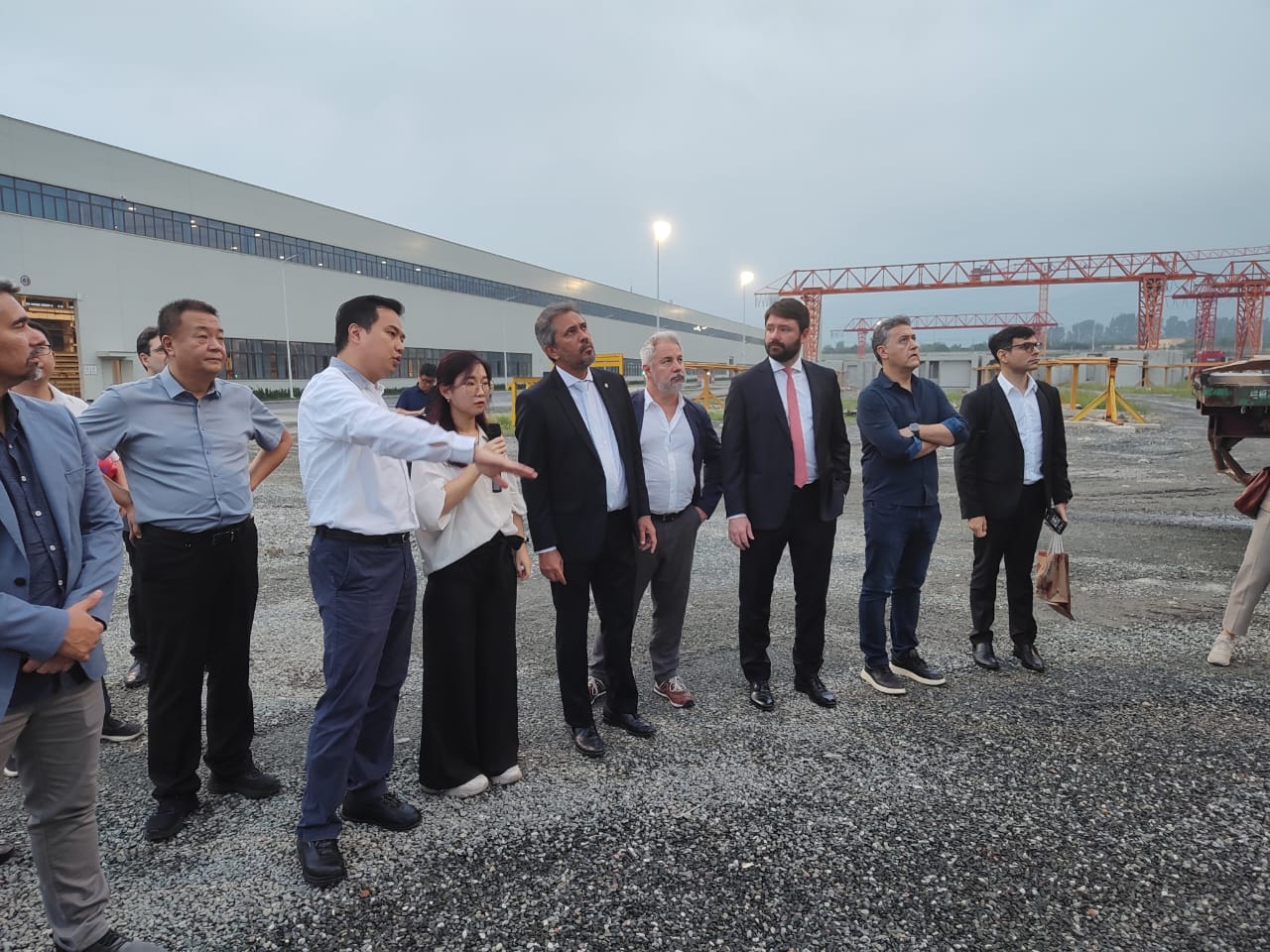 Elmano inicia agenda na China com visita a parque de geração de energia renovável e a potencial indústria para o Pecém