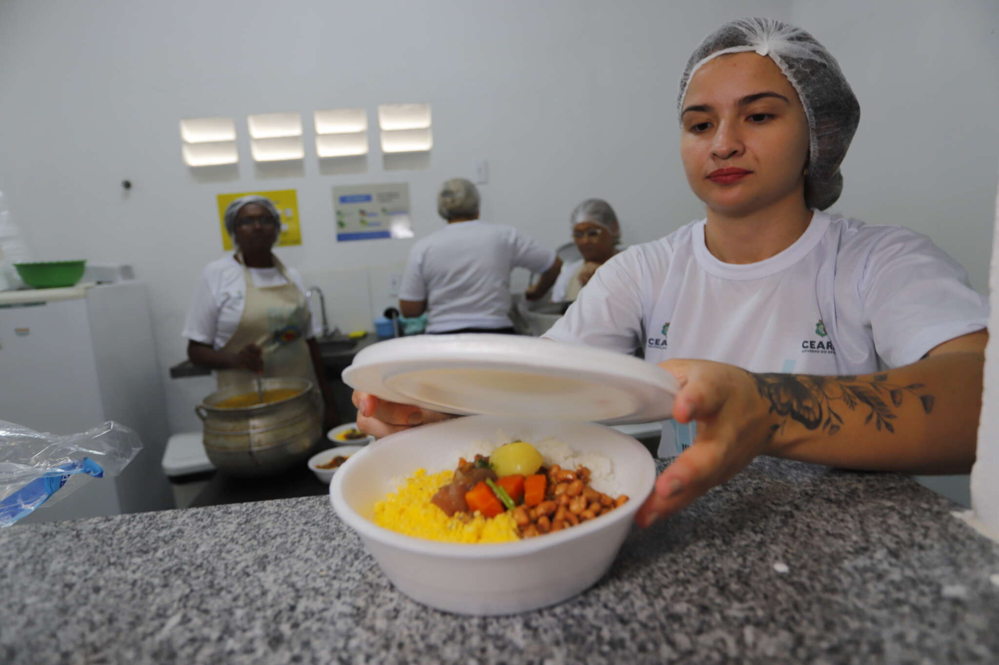 Ceará Sem Fome: cozinhas ultrapassam 50 mil refeições distribuídas diariamente no Estado para erradicar a fome