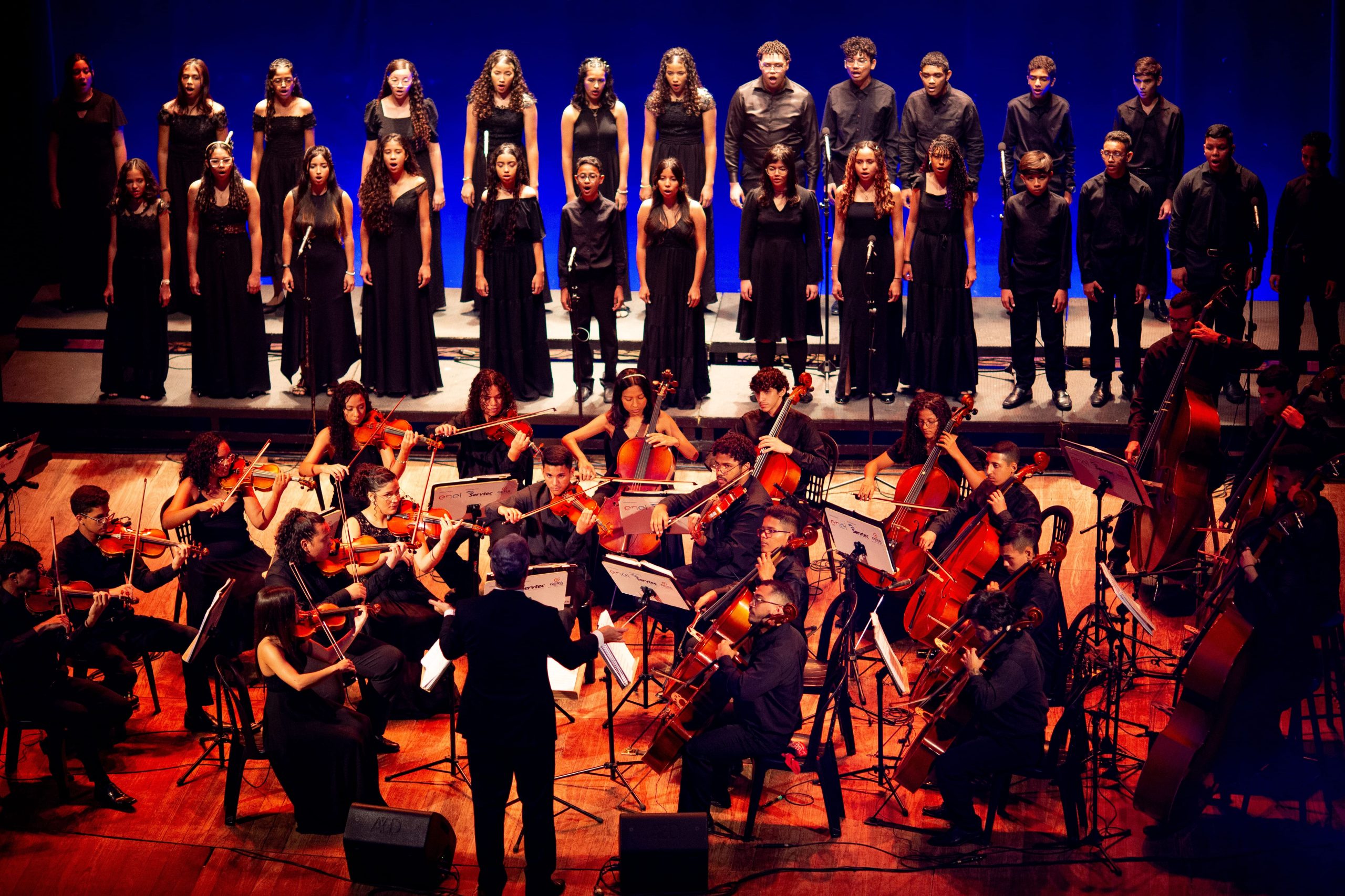 Orquestra Jacques Klein e Coral Vozes de Iracema realizam concerto gratuito na Concha Acústica da UFC