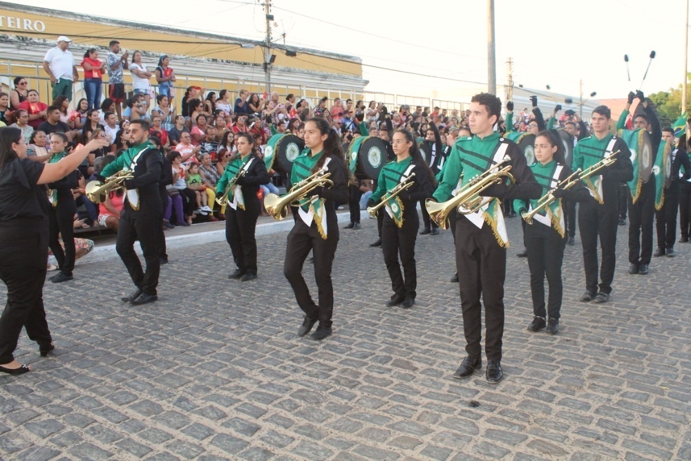 Aracati celebra 181 anos de emancipação política com grande desfile cívico-militar