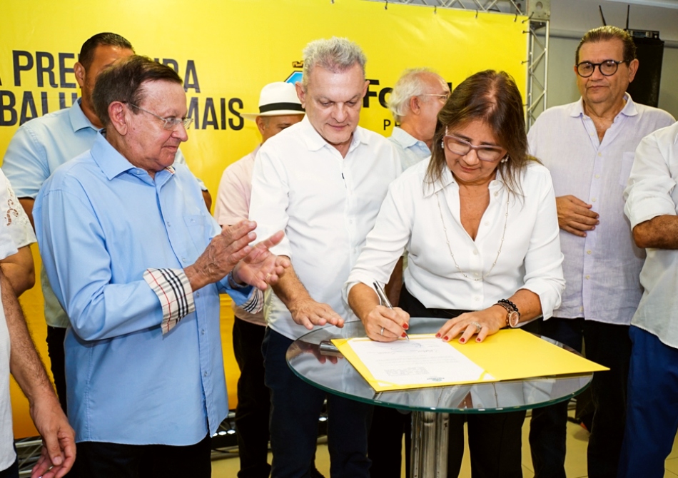 Prefeitura de Fortaleza assina contrato com o CRIO para ampliar tratamentos