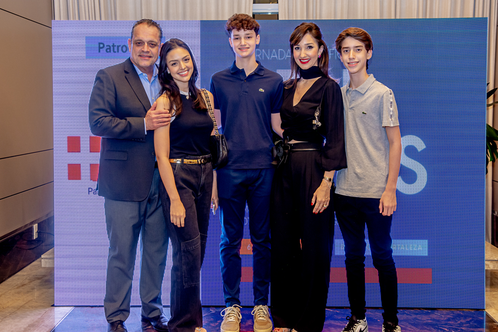 André Alencar, Elisa Gondim, Bernardo Araripe, Sarah Gondim E Álvaro Araripe