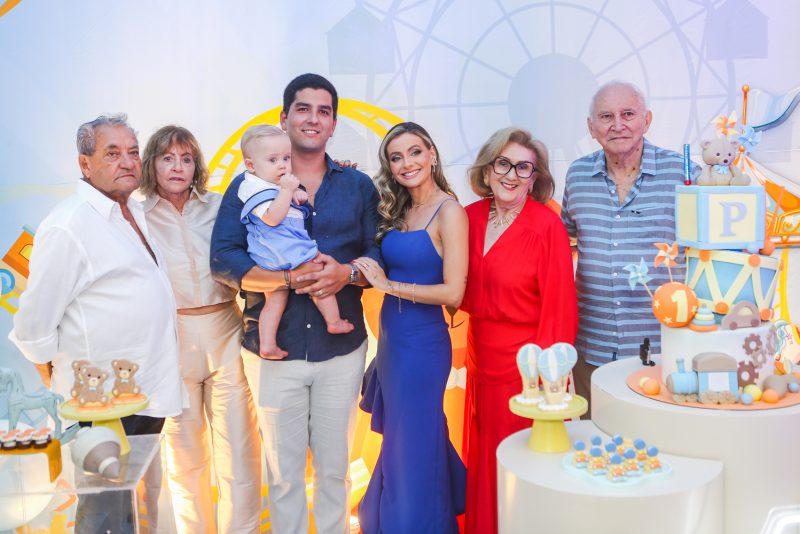 Rá-tim-bum - Bruna Massaglia e Pedro França comemoram o aniversário de 1 ano do herdeiro Pedrinho