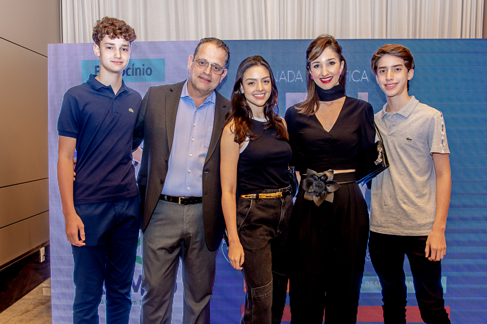 Bernardo Araripe, André Alencar, Elisa Gondim, Sarah Gondim E Álvaro Araripe (2)