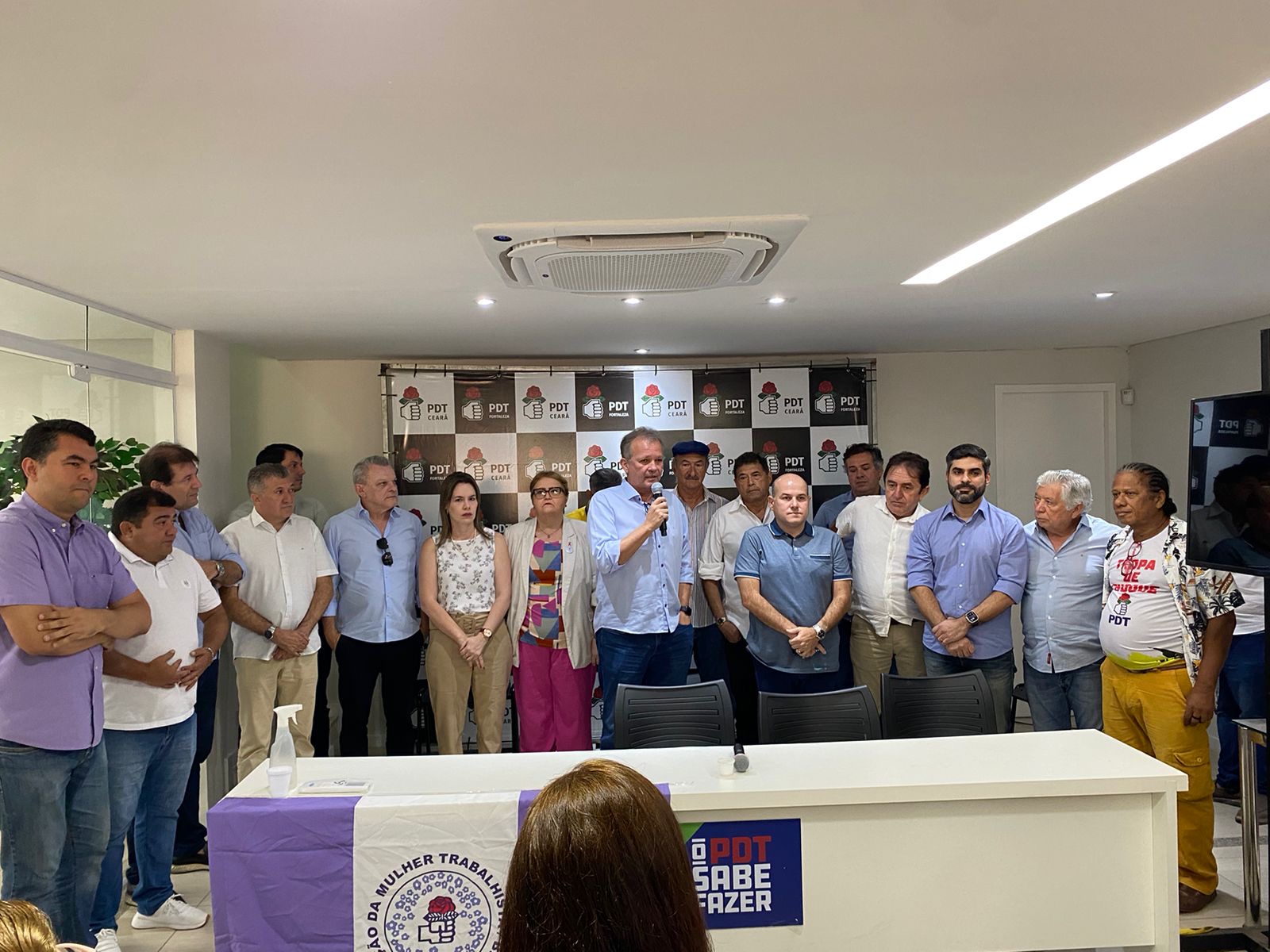 André Figueiredo retoma presidência do PDT no Ceará sob aplausos de apoiadores