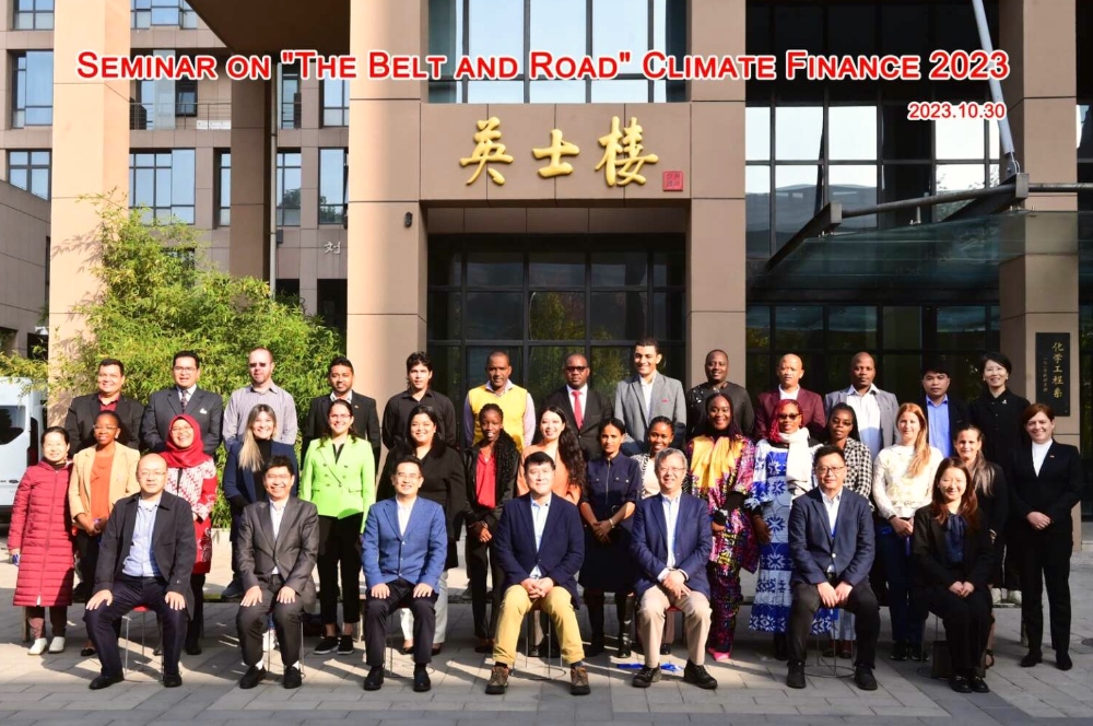 Coordenadora da SDE participa de curso em financiamento climático na China