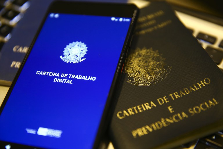 Salário do trabalhador é acima da média em 8 estados e no DF