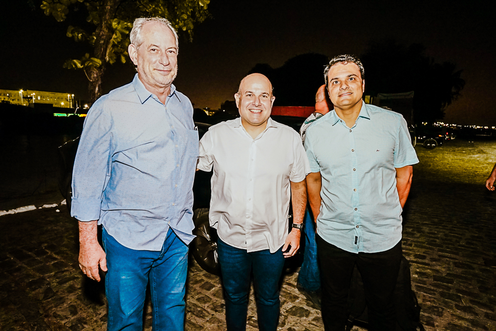 Ciro Gomes recebe mensagens de Sarto, RC e Gardel no dia de seu aniversário