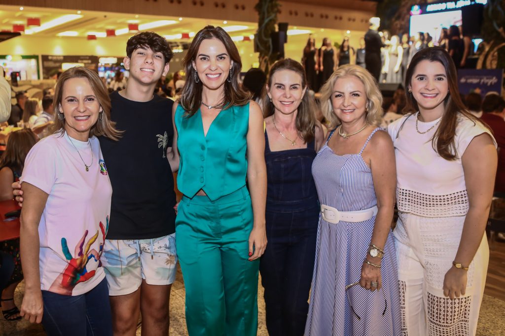 Cristiana Pontes, Lucas Pontes, Michele Sucupira, Isabela Sucupira, Gorete Sucupira E Beatriz Pontes (1)
