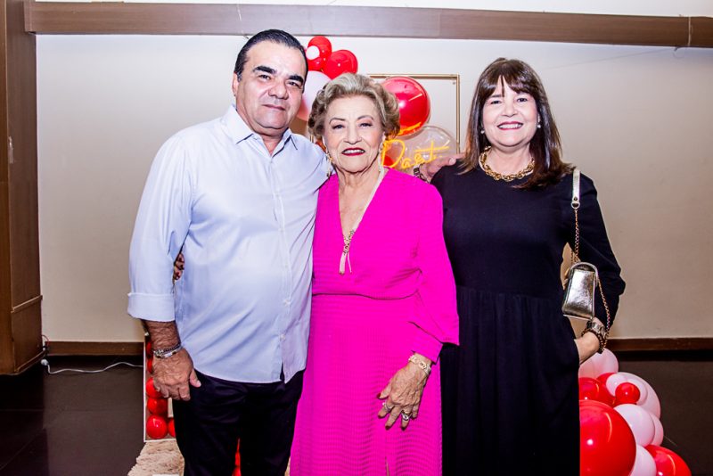 sessão parabéns - Mirinha Feitosa comemora aniversário de 85 anos em meio ao carinho de familiares