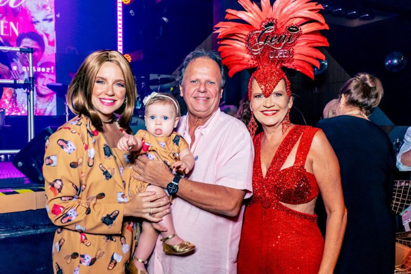 Queen Geni - Geni Levy comemora aniversário com animada festa à fantasia na Living