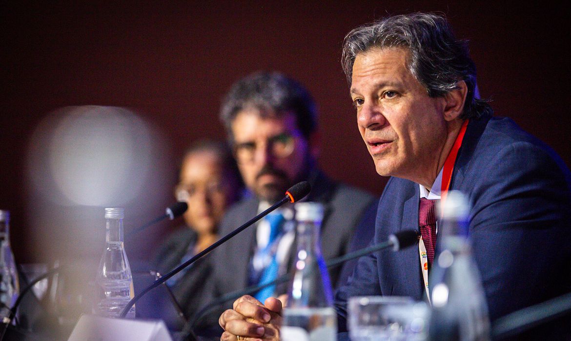 Cota do Brasil no FMI pode ser revista, diz Haddad