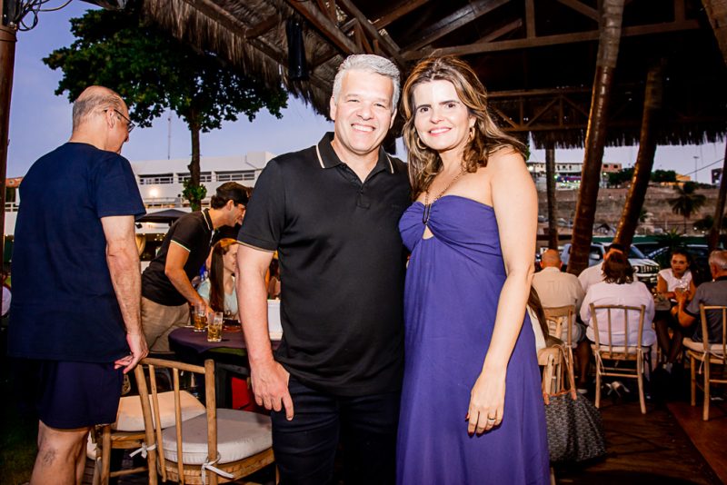 Diversão garantida - Boa música, gente bacana e alto astral dão o tom do weekend no Iate Clube de Fortaleza