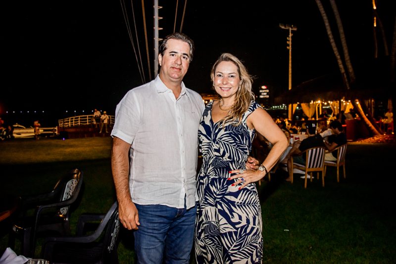 Diversão garantida - Boa música, gente bacana e alto astral dão o tom do weekend no Iate Clube de Fortaleza