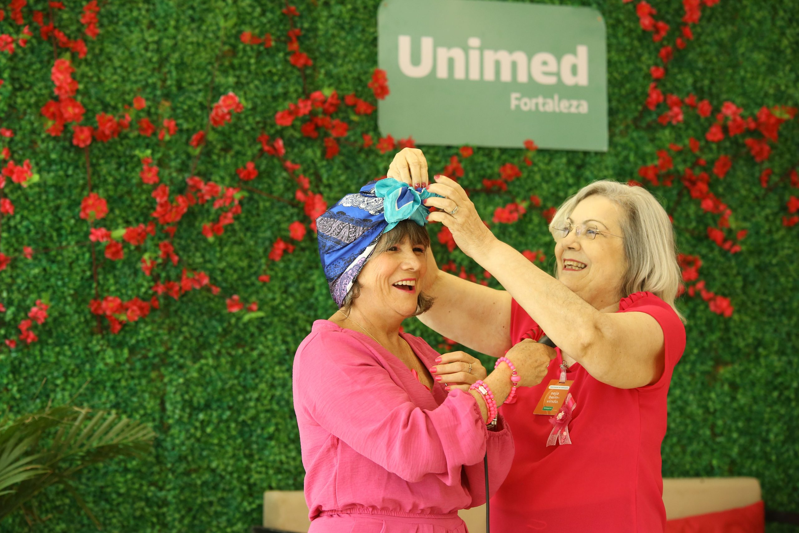 Outubro Rosa: Unimed Fortaleza promove dia da beleza com pacientes e colaboradoras do Hospital Unimed Sul