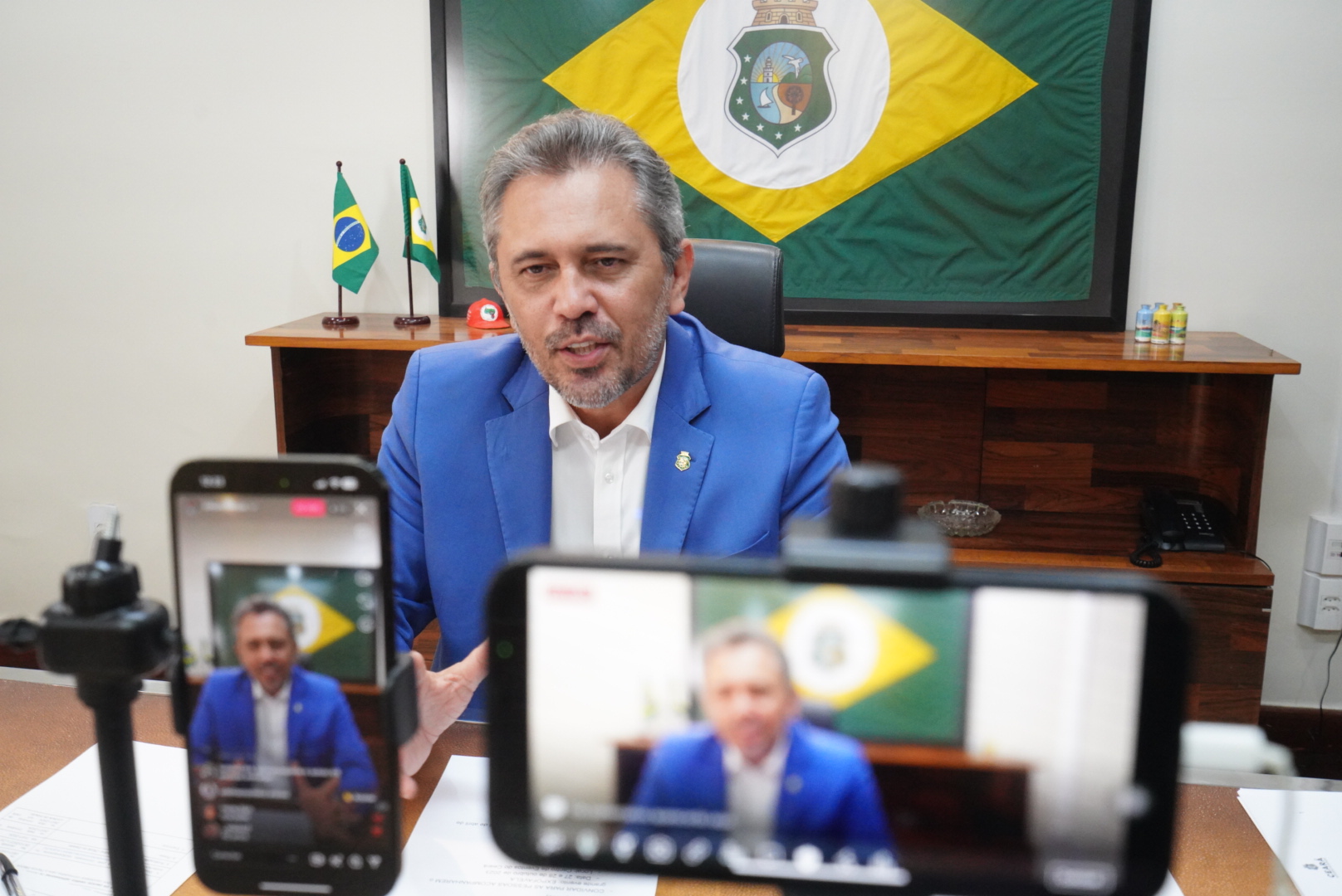 Governador Elmano de Freitas anuncia pacote de concursos