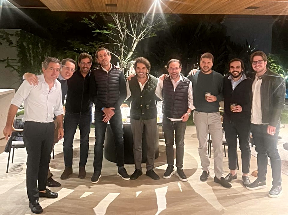 Ivo Machado recebe jantar dos amigos Cláudio Vale e Marcelo Franco em SP