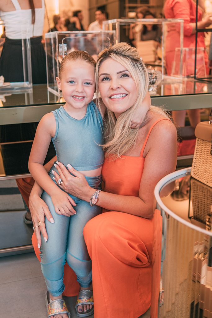 Julia E Marina Santos