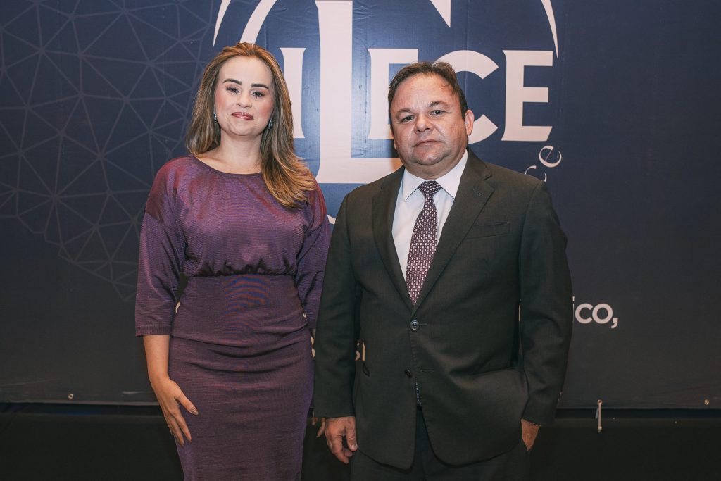 Liana Furtado E Adailrton Carvalho