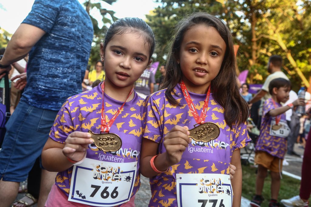 Maria Eduarda De Oliveira E Maria Julia Leitão (3)