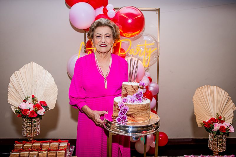 sessão parabéns - Mirinha Feitosa comemora aniversário de 85 anos em meio ao carinho de familiares