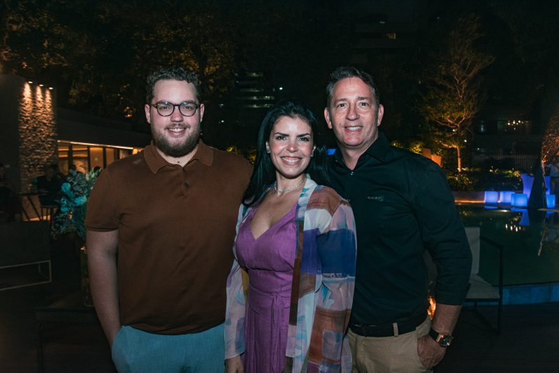 Confraternização - Obras de Narcélio Grud atraem todos os olhares em cocktail promovido pelo Grupo Aço Cearense na CasaCor Ceará