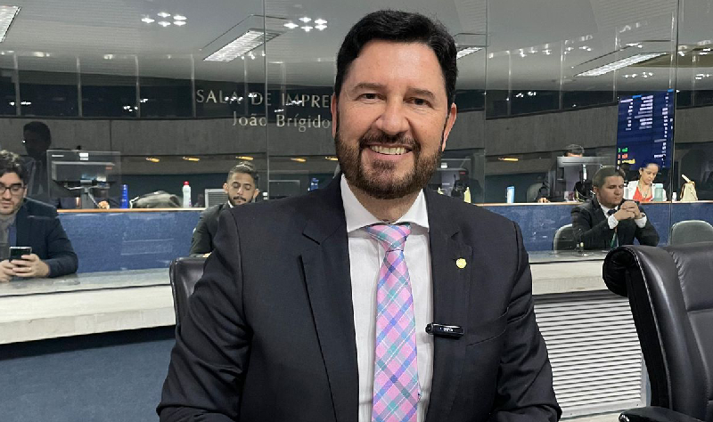 Romeu Aldigueri apresenta projeto que visa proteger crianças e adolescentes de crimes cibernéticos