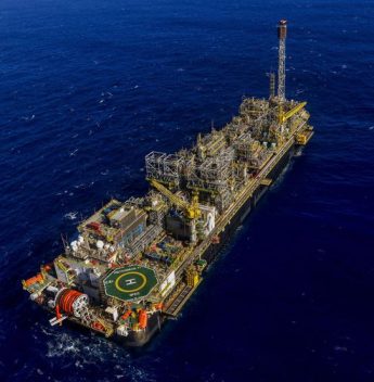 Governo avalia prorrogar imposto sobre exportação de petróleo para segurar preços dos combustíveis