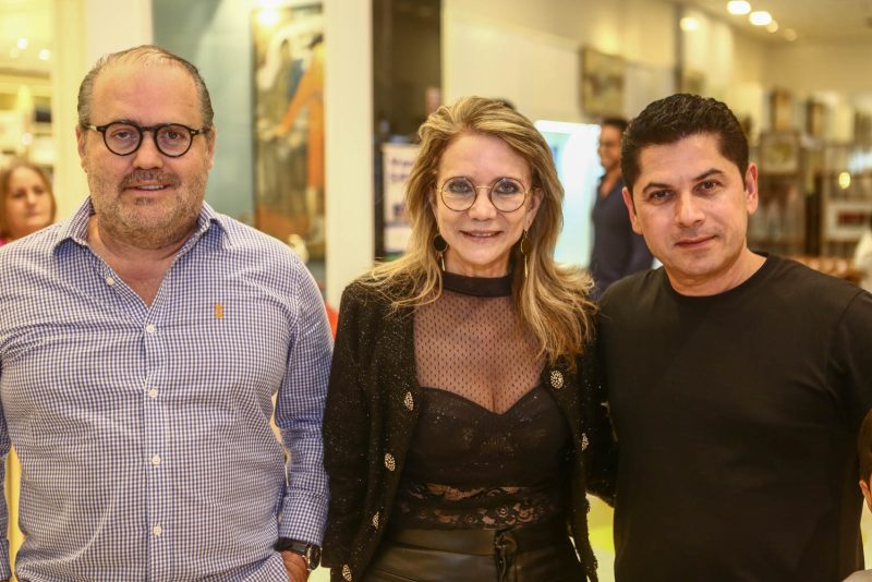 13ª edição - Omar de Albuquerque recebe convidados especiais em cocktail de lançamento da Mostra 100% Design 2023