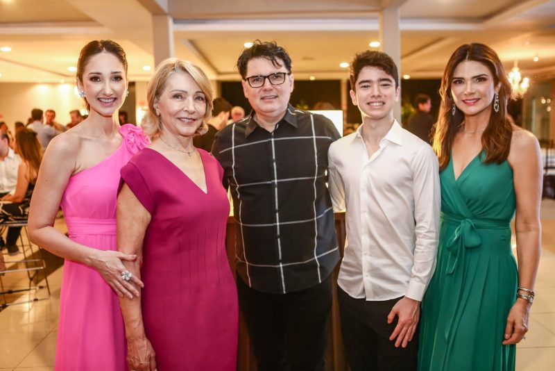 2 décadas de sucesso - Clínica Otorhinos comemora 20 anos de atuação com festa especial para médicos e colaboradores