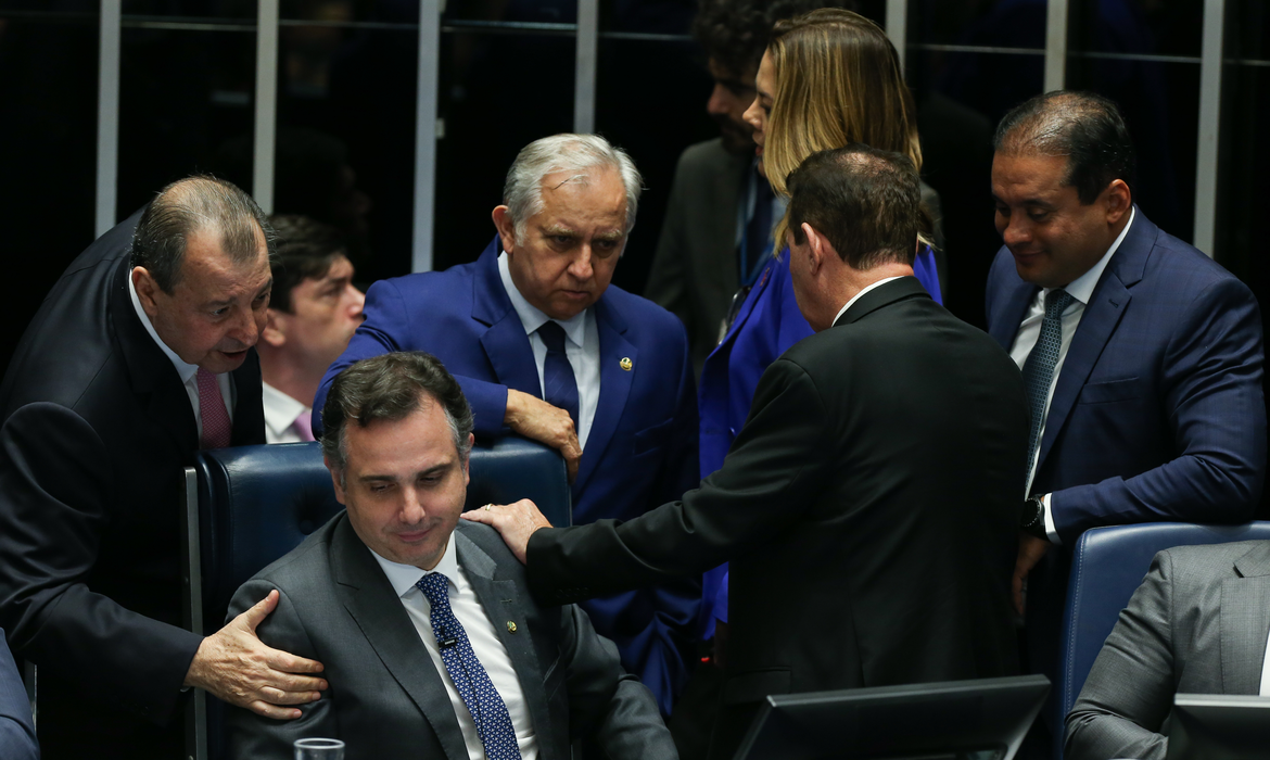 Senado aprova desoneração da folha de pagamentos de 17 setores Senado aprova desoneração da folha de pagamentos de 17 setores