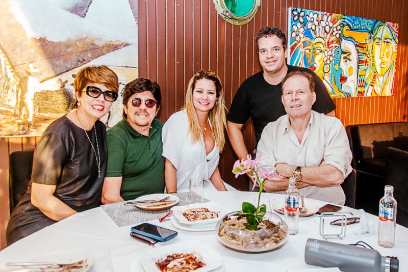 Diversão garantida - Boa música, gente bacana e alto astral dão o tom do weekend no Iate Clube de Fortaleza