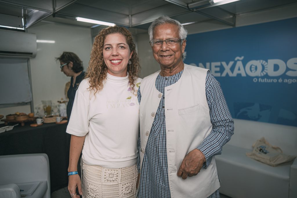 
				Ticiana Rolim Queiroz e Prof Muhammad Yunus 
				