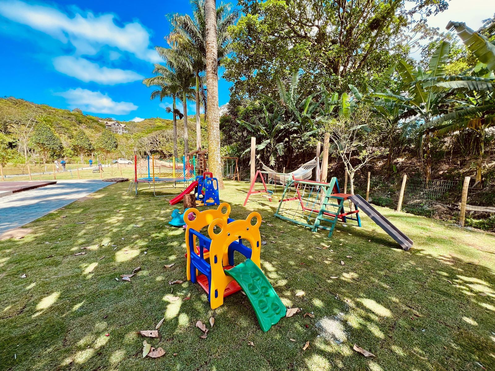 Guaramiranga Park promove a Semana da Criançada com brincadeiras, show de palhaços e arte com balões