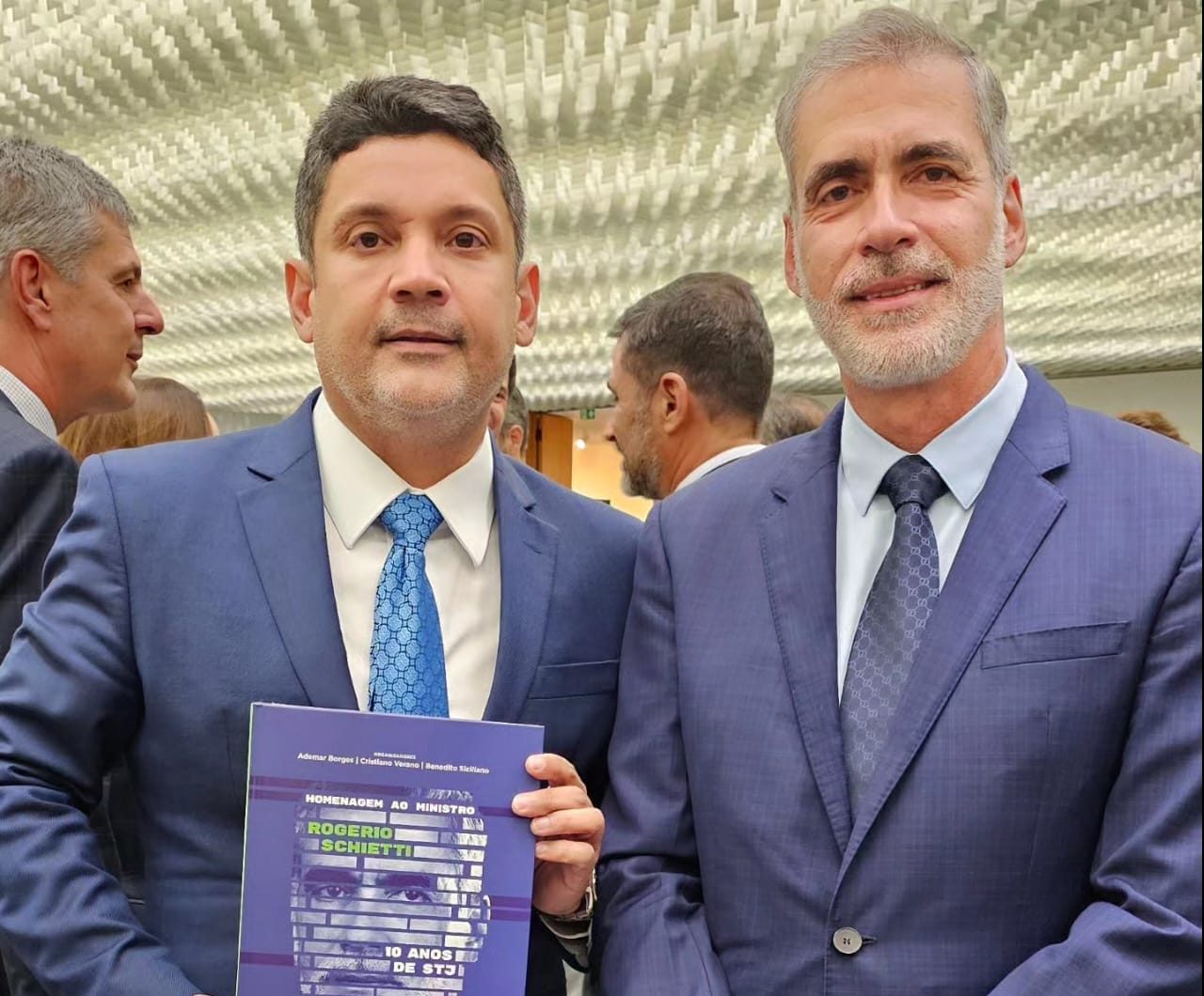 Bruno Queiroz participa de lançamento do livro em homenagem aos 10 anos de atuação do ministro Rogério Schietti no STJ