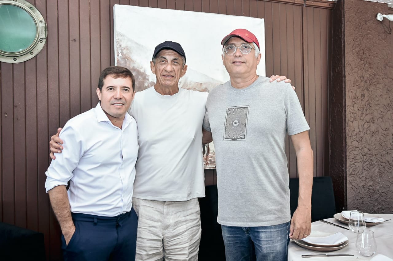 Cantor e compositor Raimundo Fagner visita o Iate Clube de Fortaleza