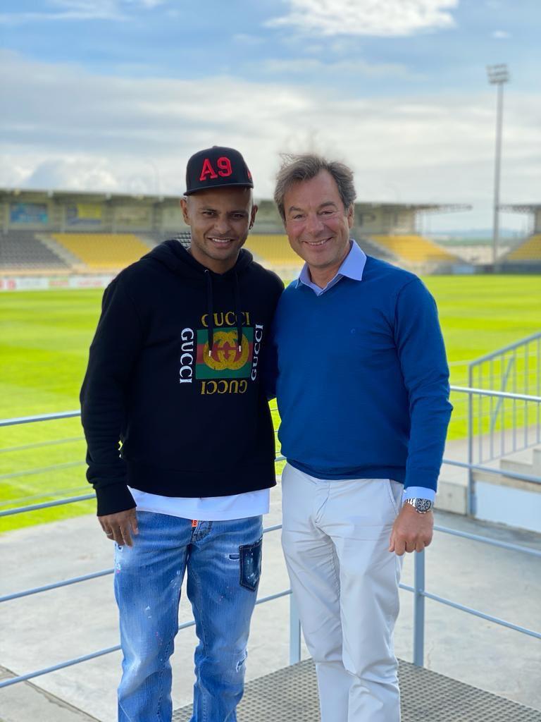 Proprietário brasileiro aguarda pagamento de negociação com suecos do time CD San Roque de Lepe