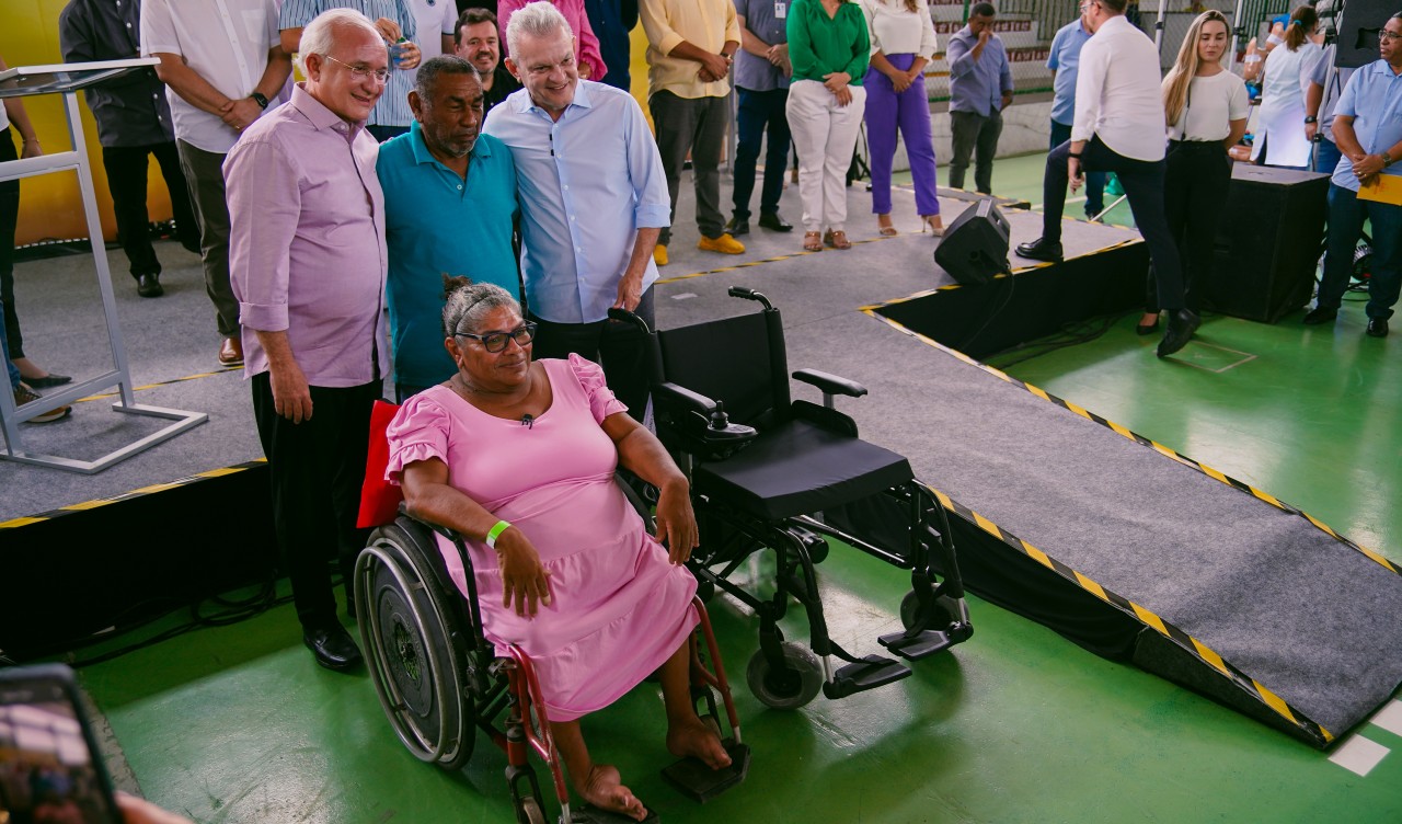 Sarto entrega mais 419 aparelhos de órteses, próteses e cadeiras de rodas e deve zerar fila de 11 anos de espera até 2024