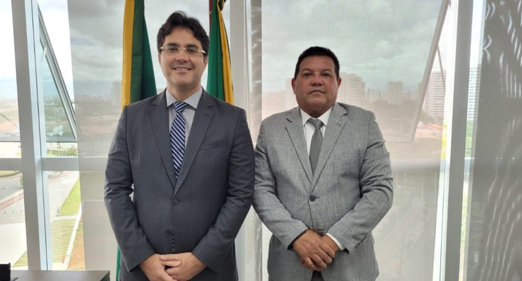 Juiz Luciano Freire é empossado como diretor da Escola Judiciária do TRE-CE Juiz Luciano Freire é empossado como diretor da Escola Judiciária do TRE-CE