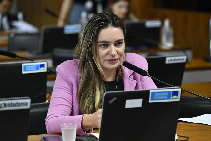 Augusta Brito vive expectativa de ser eleita líder do PT no Senado e fala sobre possibilidade de licença para Janaína Farias assumir lugar na Casa