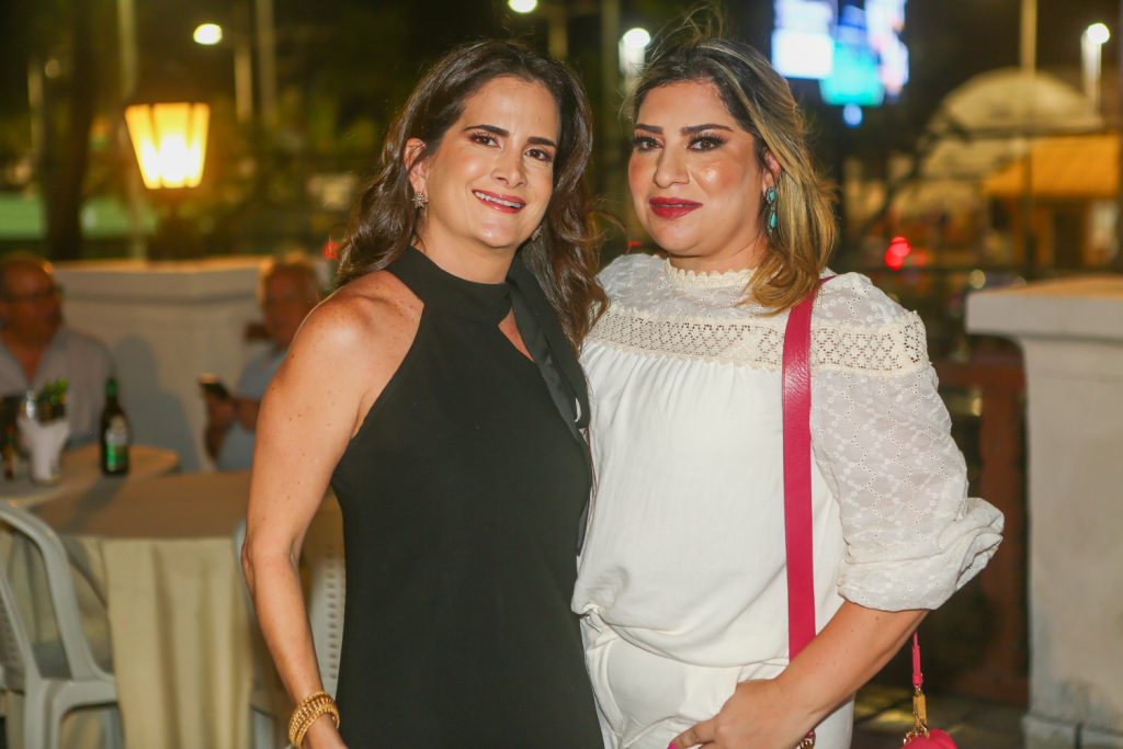 Adriana Bezerra E Manu Romcy