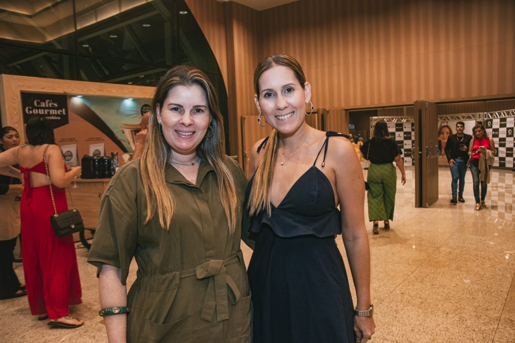 Adriana Praxedes E Paula Rolim