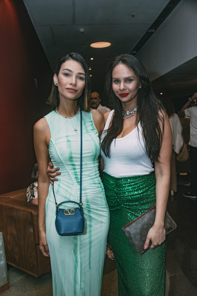 
				Ana Carolina Pinto e Camila Lima 
				