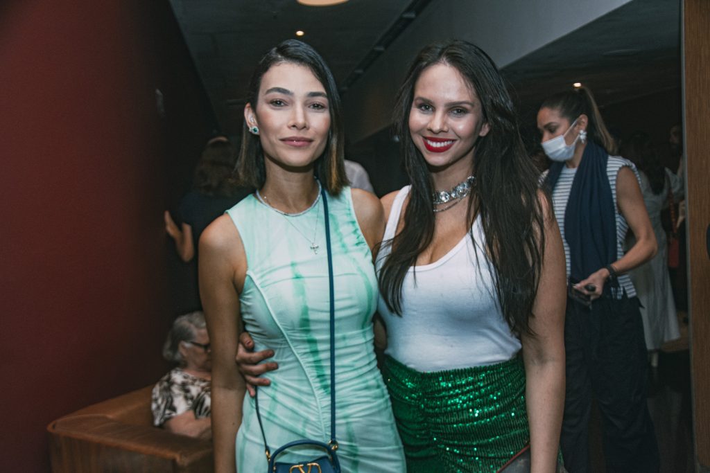 
				Ana Carolina Pinto e Camila Lima 
				